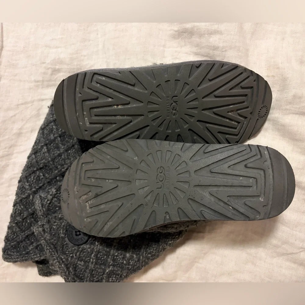 Cozy Women's Gray Knit Winter Boots